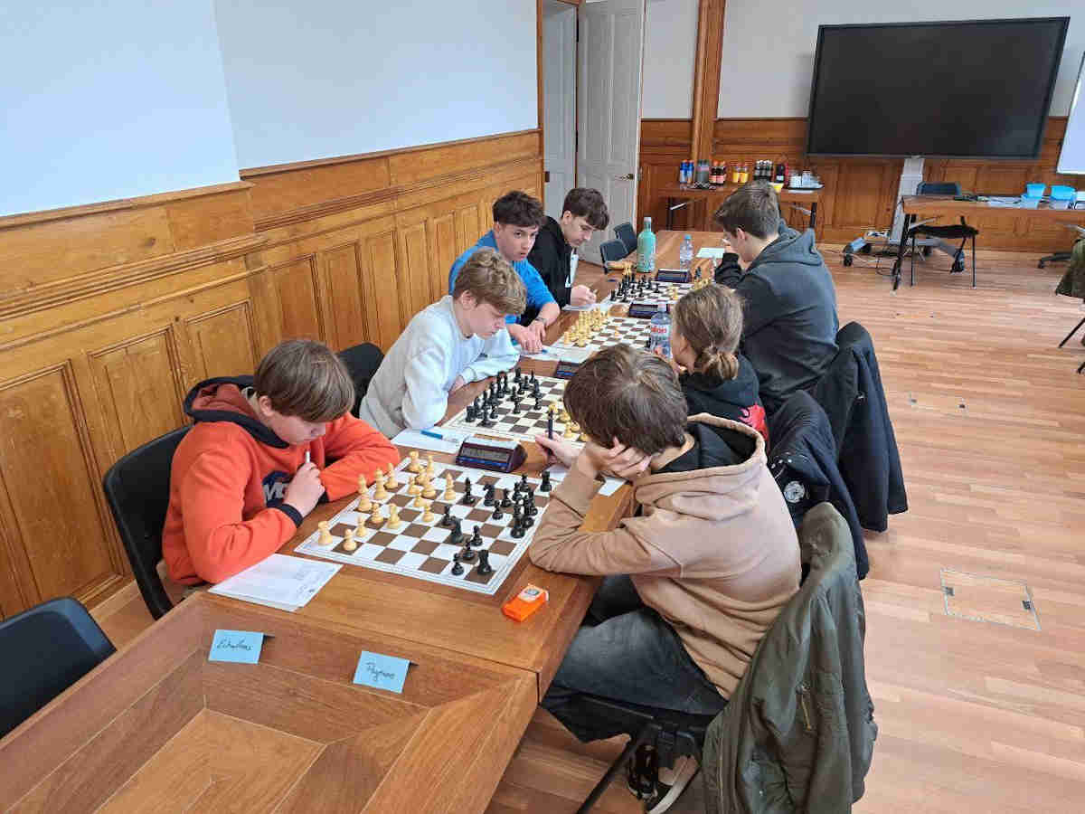 Echallens J2 (à g.)